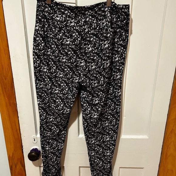 Lululemon jet crop slim trousers. Size 6 - Picture 2 of 13